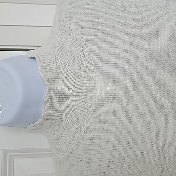 Women's Sweater With Scalloped Edges - Picture 2 of 8